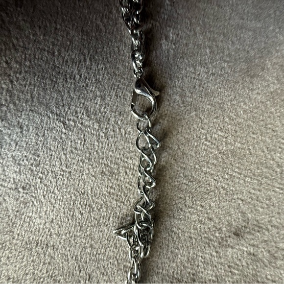 Women’s Silver Chain Necklace with Coral Orange Resin Stones - Unbranded - Picture 4 of 4